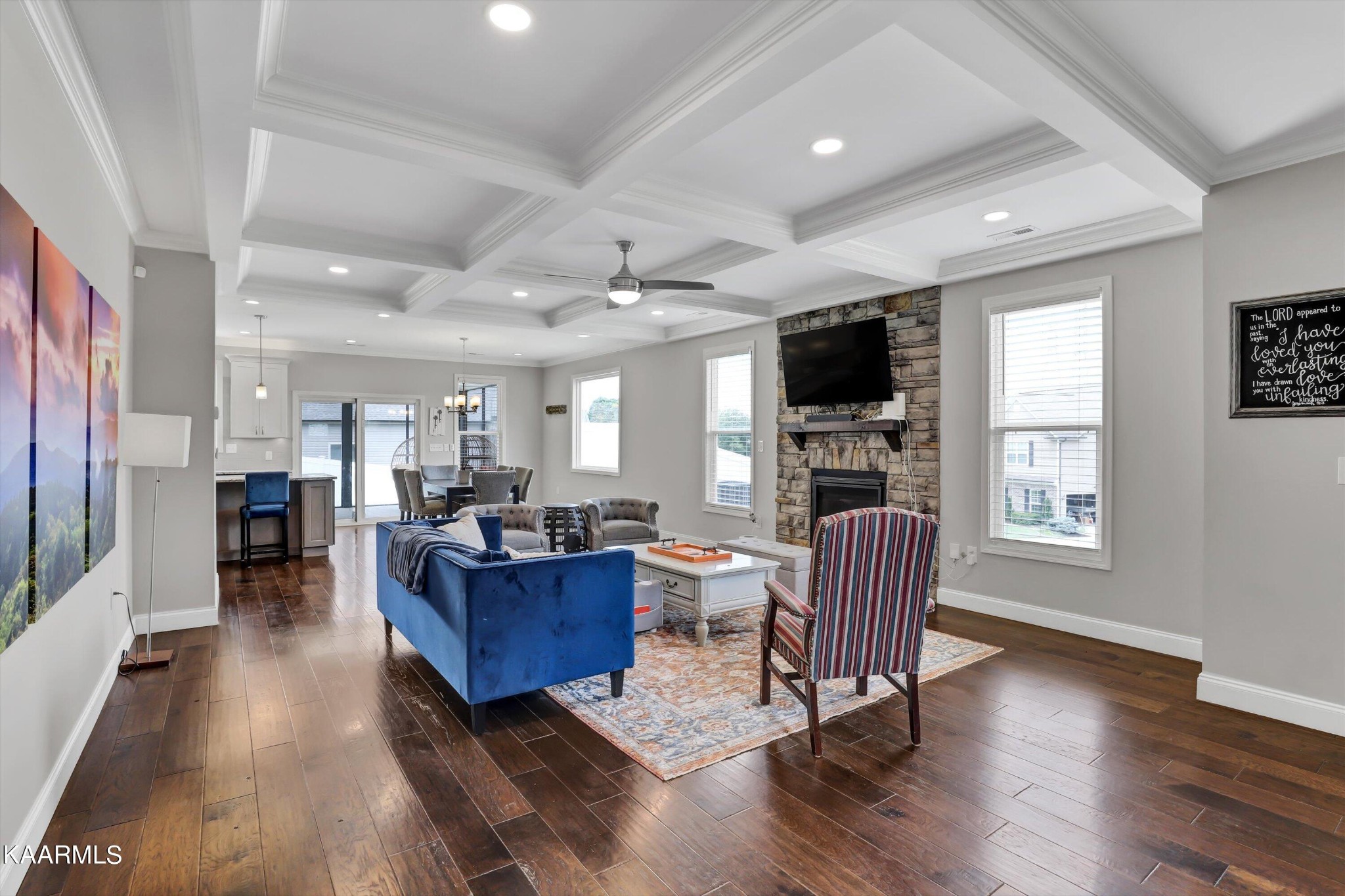 6043 Pembridge Road Knoxville, TN 37912 - Photo 6 of 49 a living room with furniture and a flat screen tv