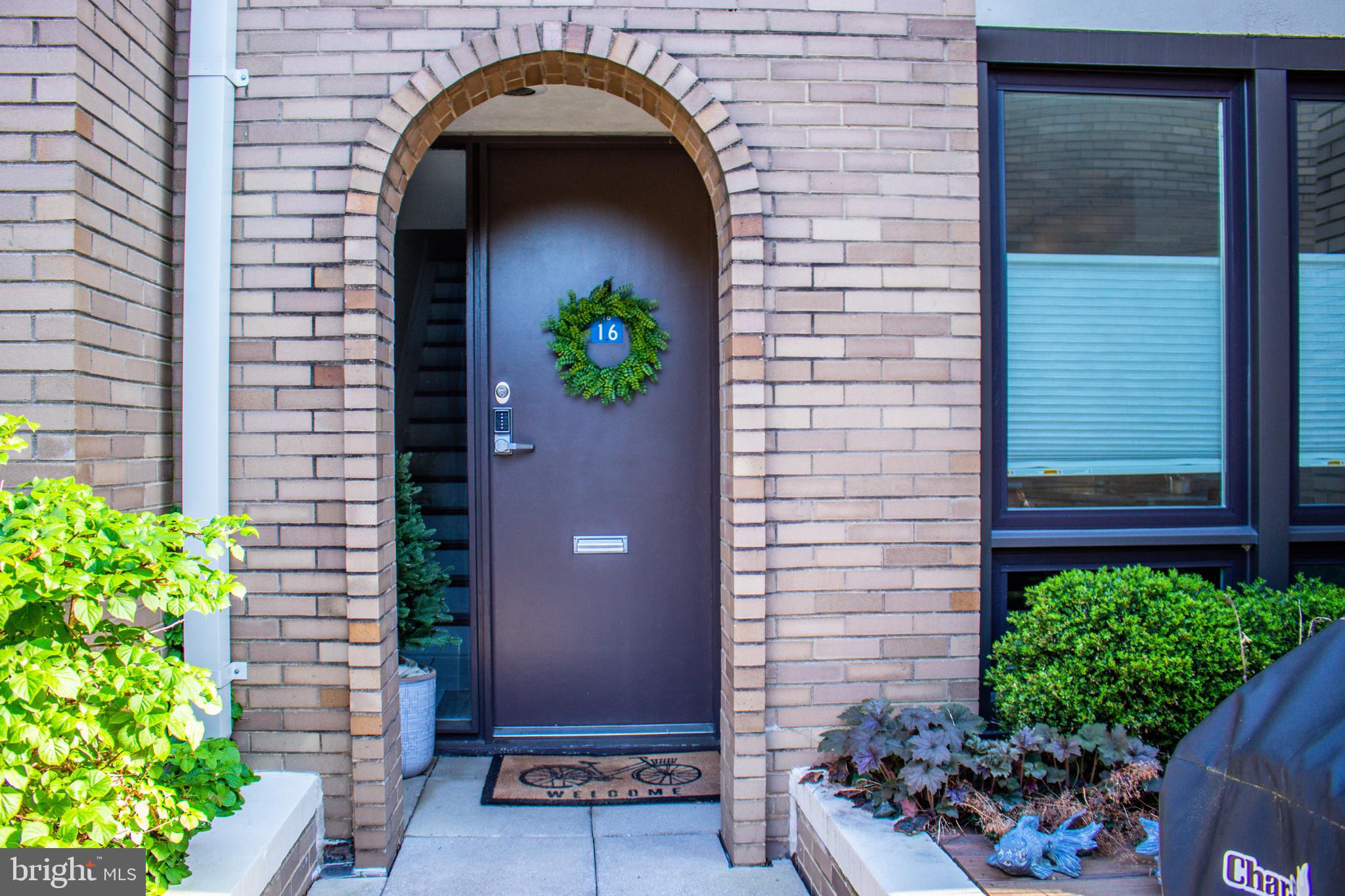 1616 Chimney House Road Reston, VA 20190 - Photo 1 of 28 Gallery Image 1