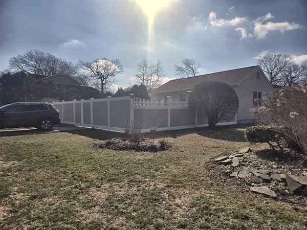 $2,400 | 21 Wyant Avenue, Ronkonkoma, NY 11779