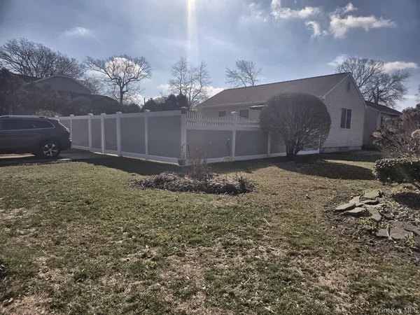 $2,400 | 21 Wyant Avenue, Ronkonkoma, NY 11779