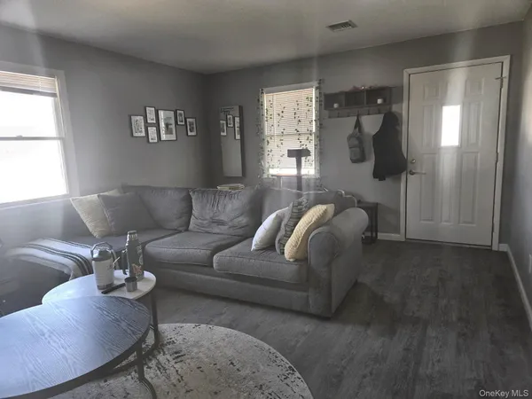 $2,400 | 21 Wyant Avenue, Ronkonkoma, NY 11779