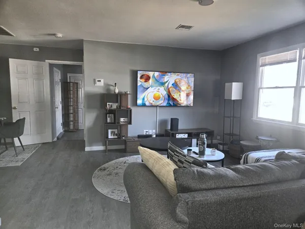 $2,400 | 21 Wyant Avenue, Ronkonkoma, NY 11779