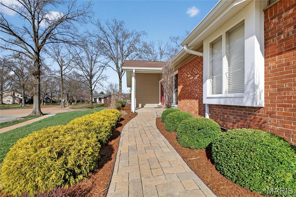 15424 Country Ridge Drive Chesterfield, MO 63017 - Photo 5 of 35