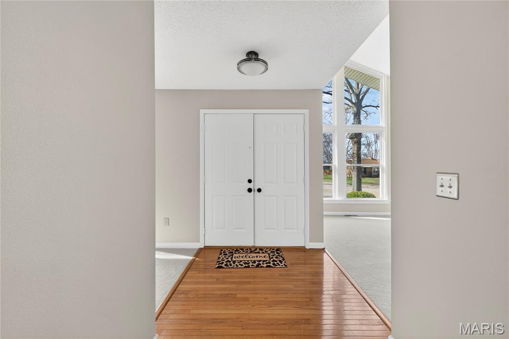 15424 Country Ridge Drive Chesterfield, MO 63017 - Photo 8 of 35
