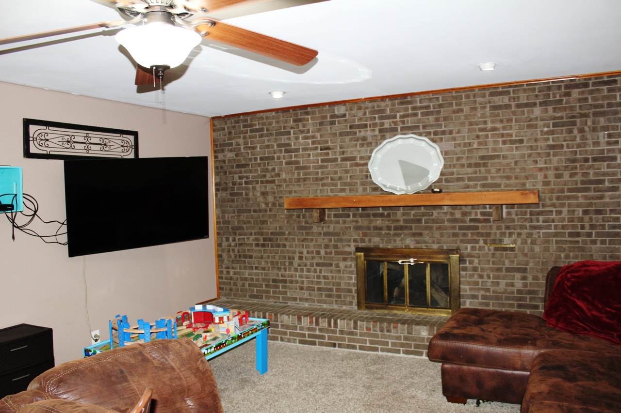 7655 Ridgemont Drive Newburgh, IN 47630 - Photo 3 of 22 Gallery Image 3