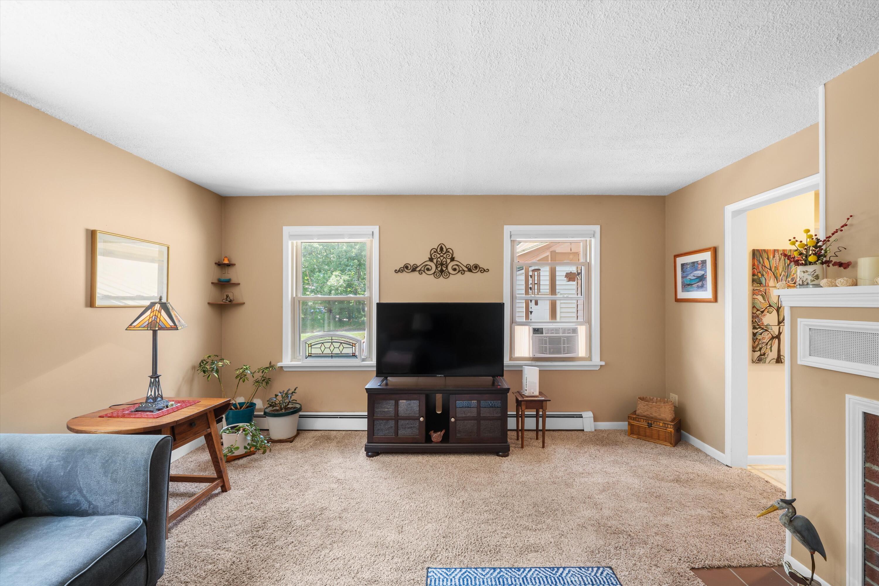 16009 Cavanaugh Lake Road Chelsea, MI 48118 - Photo 18 of 56 Living Room