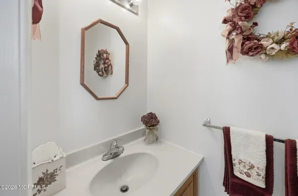 $397,500 | 12 Interlaken Court, Unit 7, Freehold, NJ 07728