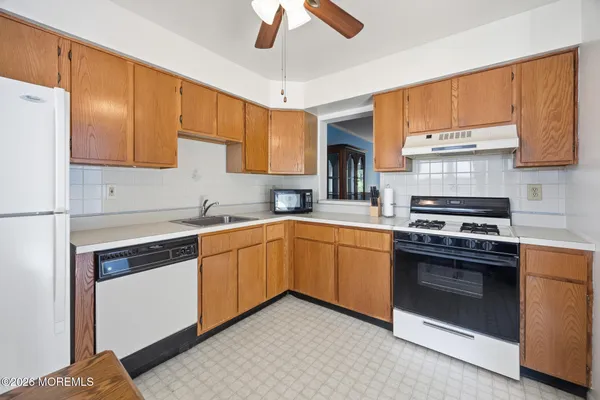 $397,500 | 12 Interlaken Court, Unit 7, Freehold, NJ 07728