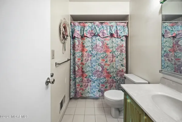 $397,500 | 12 Interlaken Court, Unit 7, Freehold, NJ 07728
