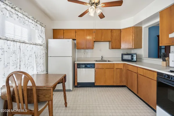 $397,500 | 12 Interlaken Court, Unit 7, Freehold, NJ 07728