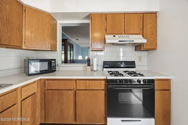 $397,500 | 12 Interlaken Court, Unit 7, Freehold, NJ 07728