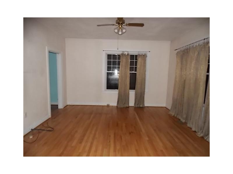 341 Cleveland Road Washington, PA 15301 - Photo 3 of 10 Living Room.