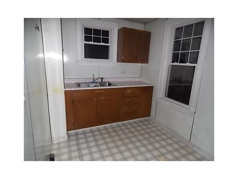 341 Cleveland Road Washington, PA 15301 - Photo 8 of 10 Kitchen.
