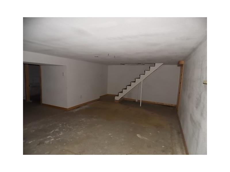341 Cleveland Road Washington, PA 15301 - Photo 9 of 10 Basement/Game Room.