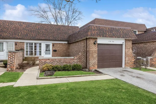$250,000 | 17W761 14th Street, Villa Park, IL 60181