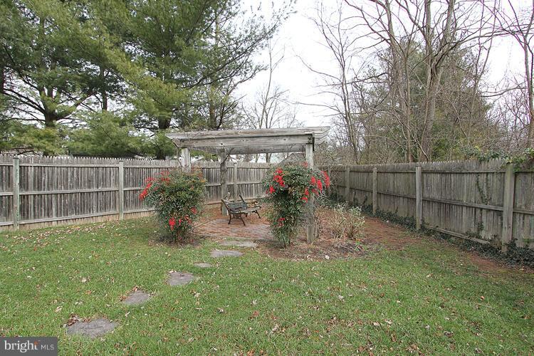 17105 Oxley Farm Road Poolesville, MD 20837 - Photo 1 of 25 Exterior (Rear)