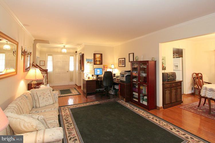 17105 Oxley Farm Road Poolesville, MD 20837 - Photo 3 of 25 Family Room