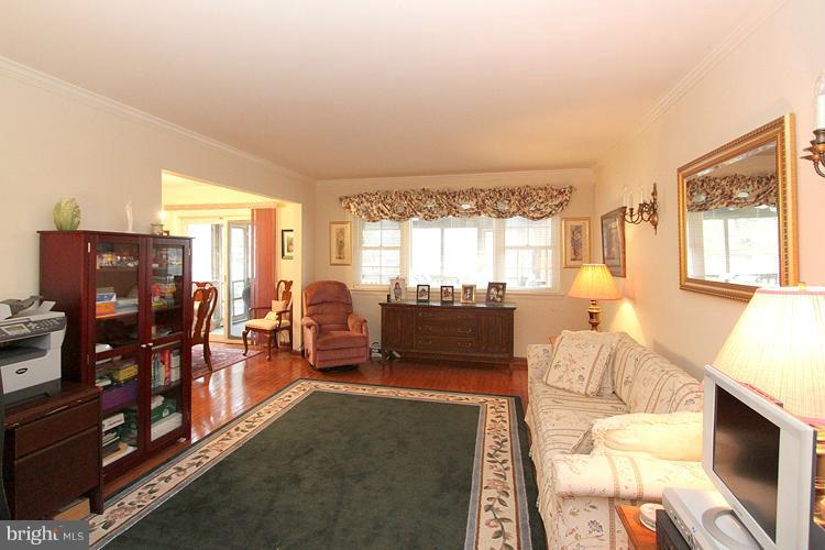 17105 Oxley Farm Road Poolesville, MD 20837 - Photo 23 of 25 Family Room