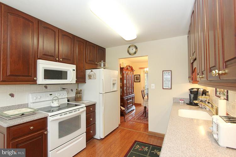 17105 Oxley Farm Road Poolesville, MD 20837 - Photo 24 of 25 Kitchen