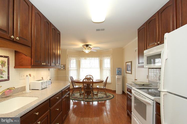 17105 Oxley Farm Road Poolesville, MD 20837 - Photo 5 of 25 Kitchen