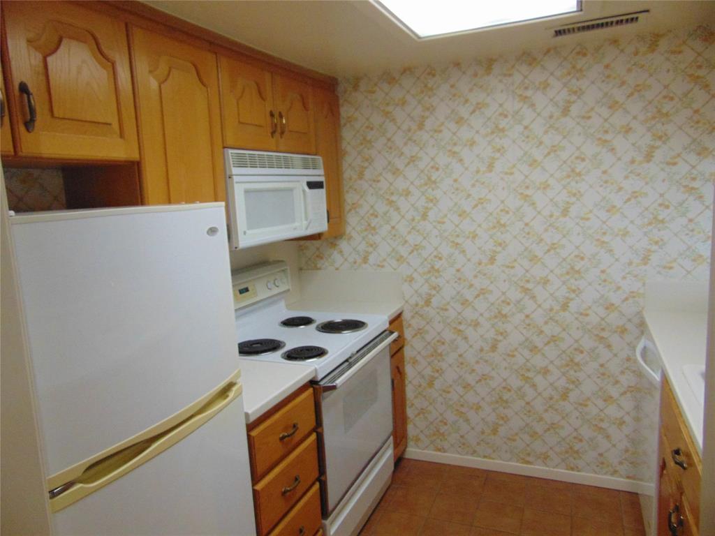 12806 Midway Road, Unit 2020 Dallas, TX 75244 - Photo 12 of 18 a utility room with dryer and washer