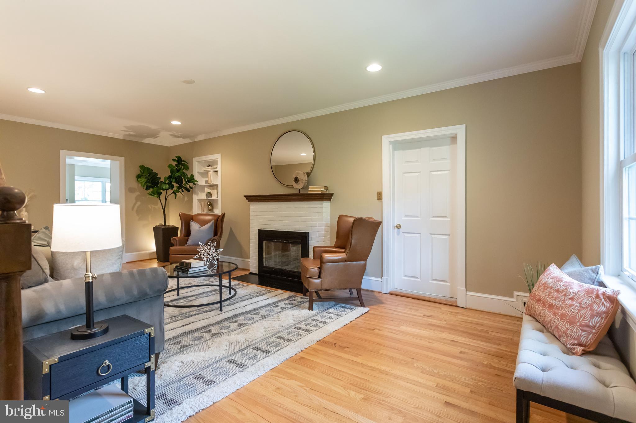 3832 North Dittmar Road Arlington, VA 22207 - Photo 3 of 40 Hardwood floors & fireplace