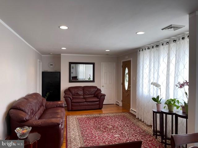 1348 Valley Road Woodlyn, PA 19094 - Photo 4 of 21 Living Room