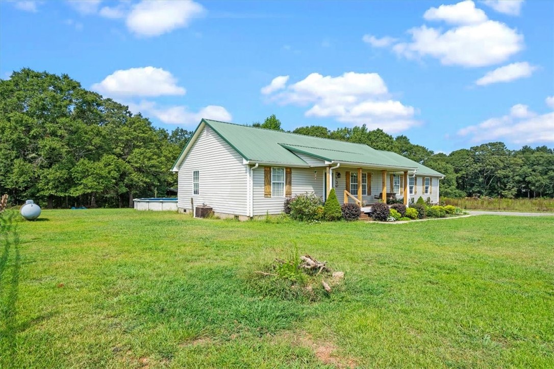 525 Hammond Road Belton, SC 29627 - Photo 3 of 26