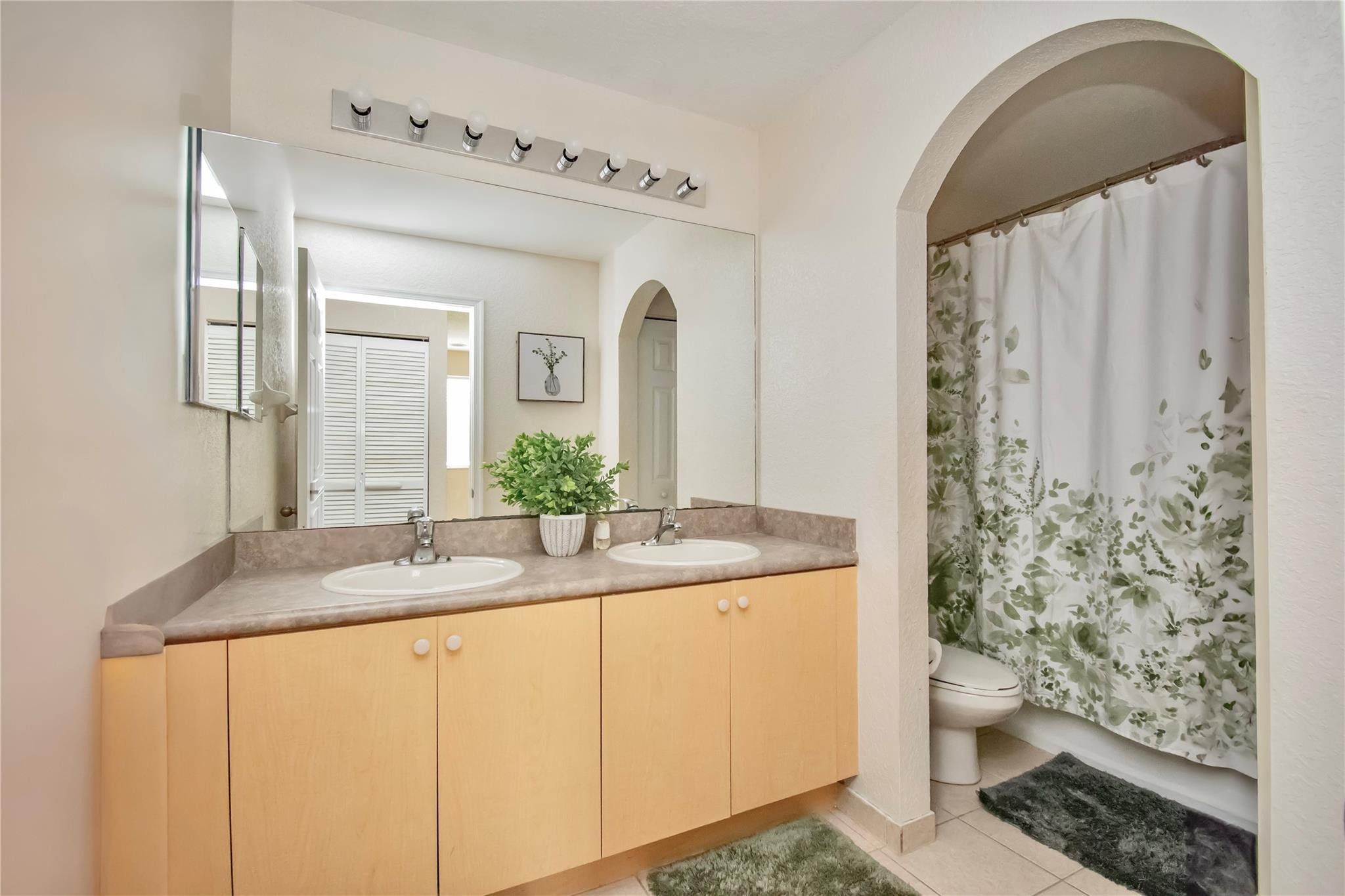 1055 Imperial Lake Road West Palm Beach, FL 33413 - Photo 25 of 53 Photo 25