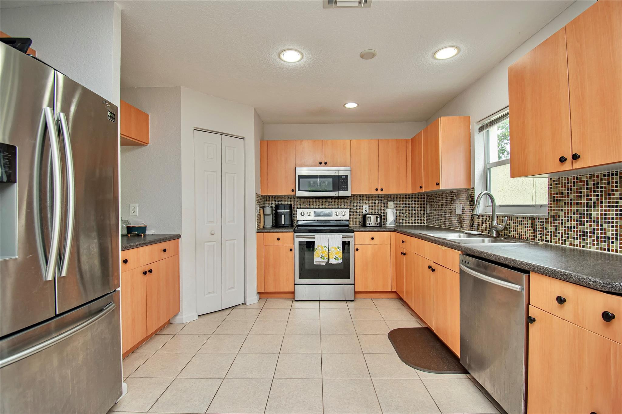 1055 Imperial Lake Road West Palm Beach, FL 33413 - Photo 8 of 53 Photo 8