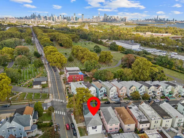 $4,600 | 312 Garfield Avenue, Unit 2, Jersey City, NJ 07305