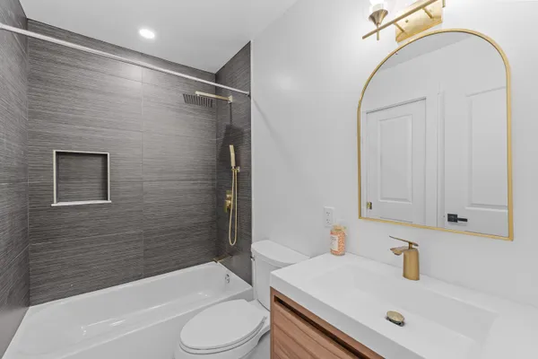 $4,600 | 312 Garfield Avenue, Unit 2, Jersey City, NJ 07305