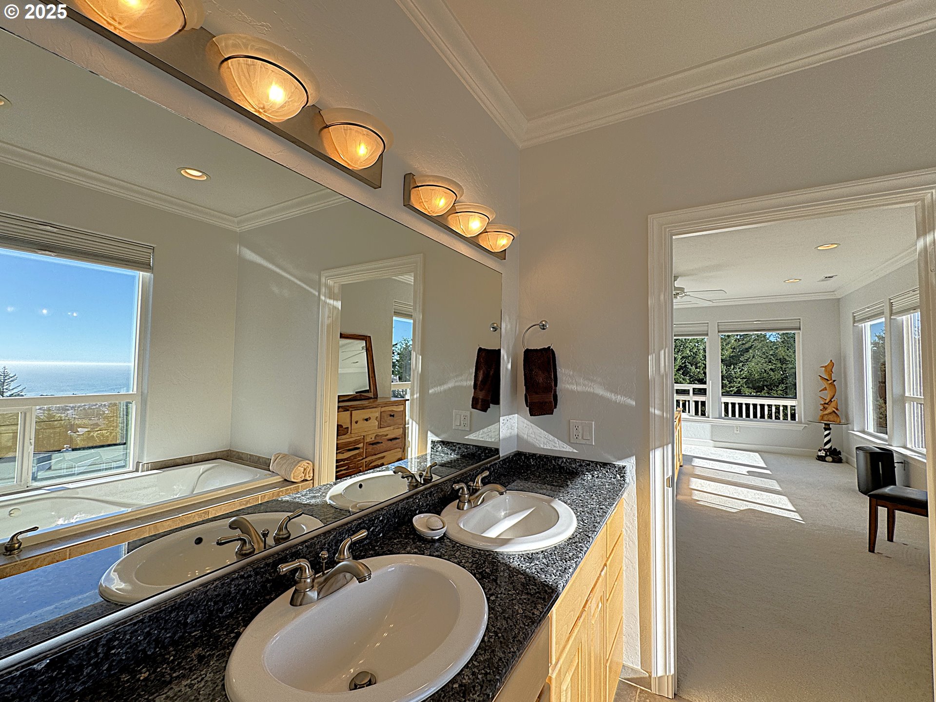 97661 Marina Heights Loop Brookings, OR 97415 - Photo 20 of 47 Bathroom
