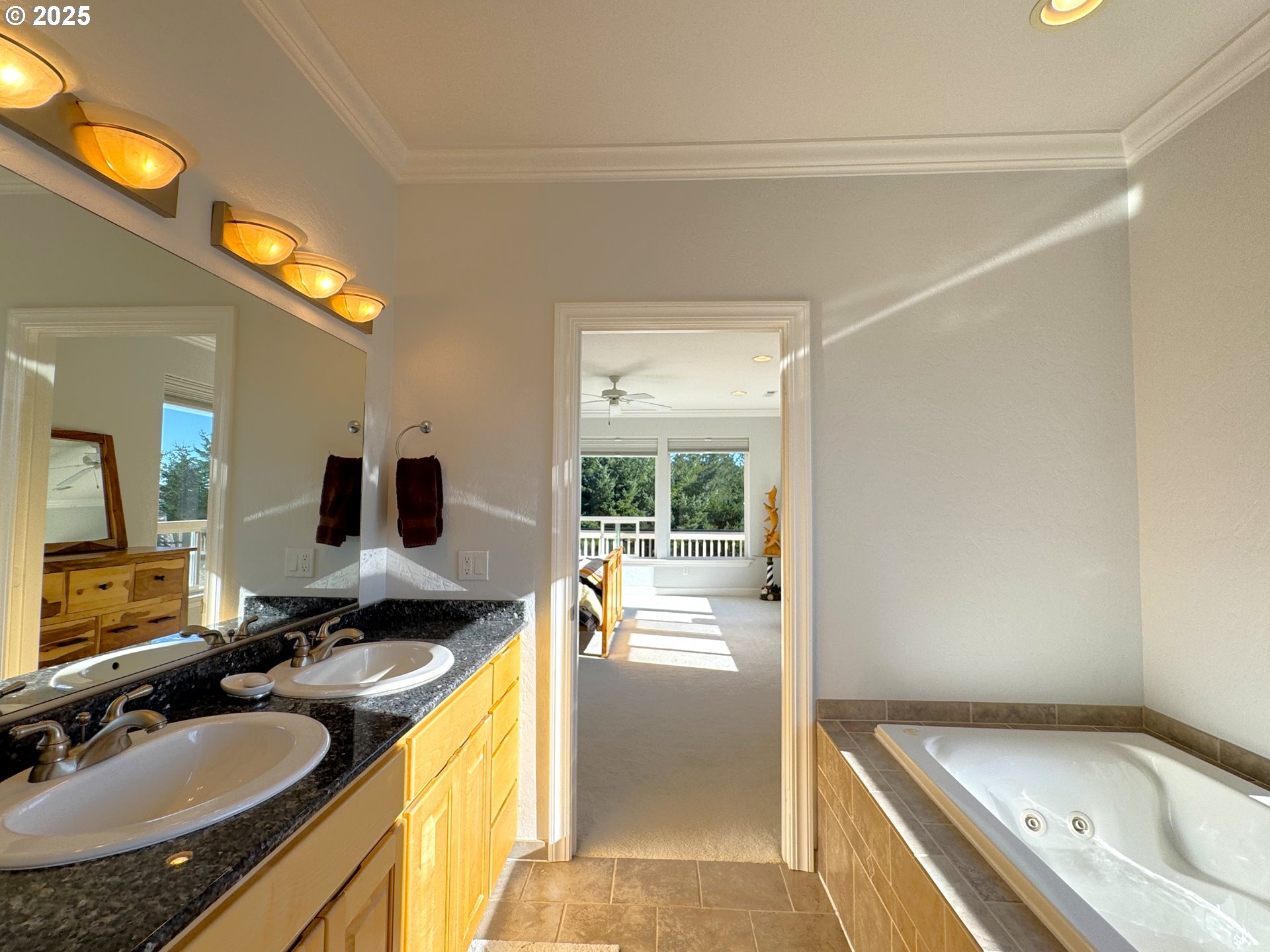 97661 Marina Heights Loop Brookings, OR 97415 - Photo 21 of 47 Bathroom