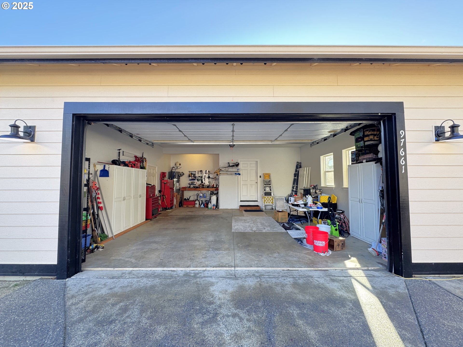 97661 Marina Heights Loop Brookings, OR 97415 - Photo 40 of 47 Garage