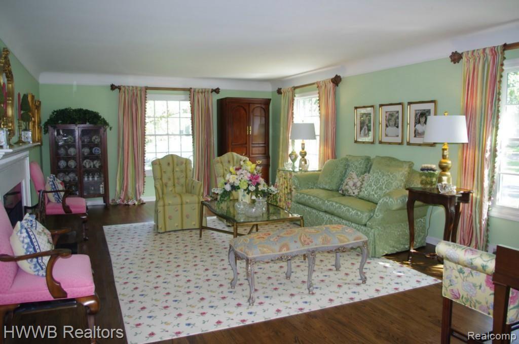 1173 Covington Road Bloomfield Hills, MI 48301 - Photo 3 of 27 Living Room