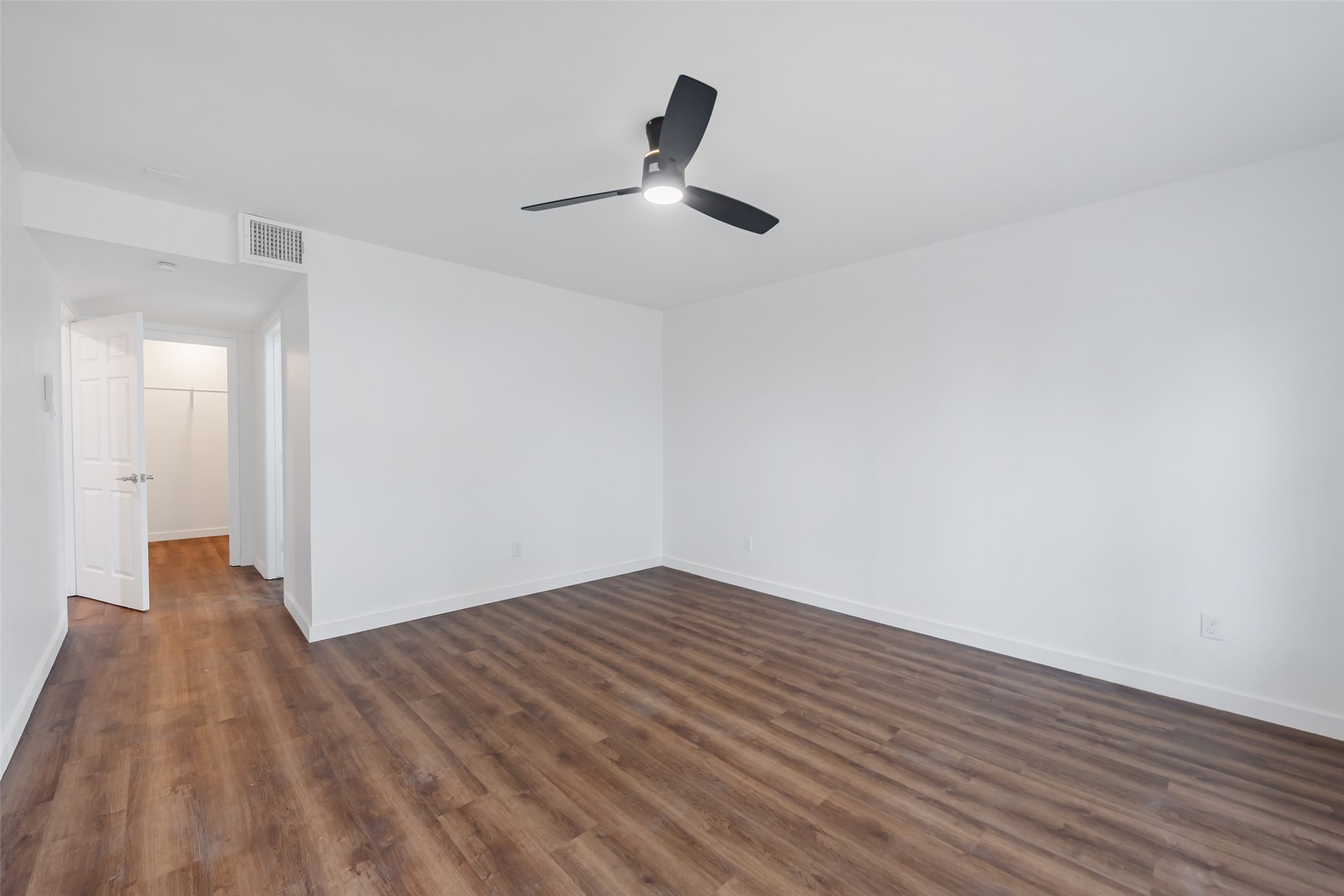 11703 North Perry Avenue Houston, TX 77071 - Photo 20 of 43 a view of empty room with wooden floor
