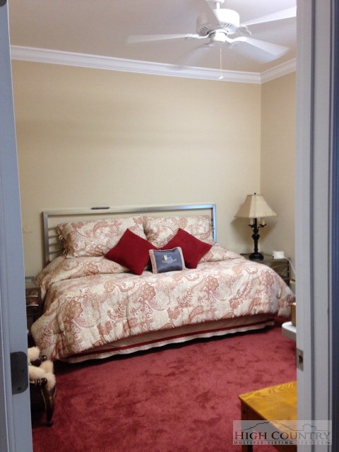 71 Golf Ridge Lane Newland, NC 28657 - Photo 3 of 25 Gallery Image 3