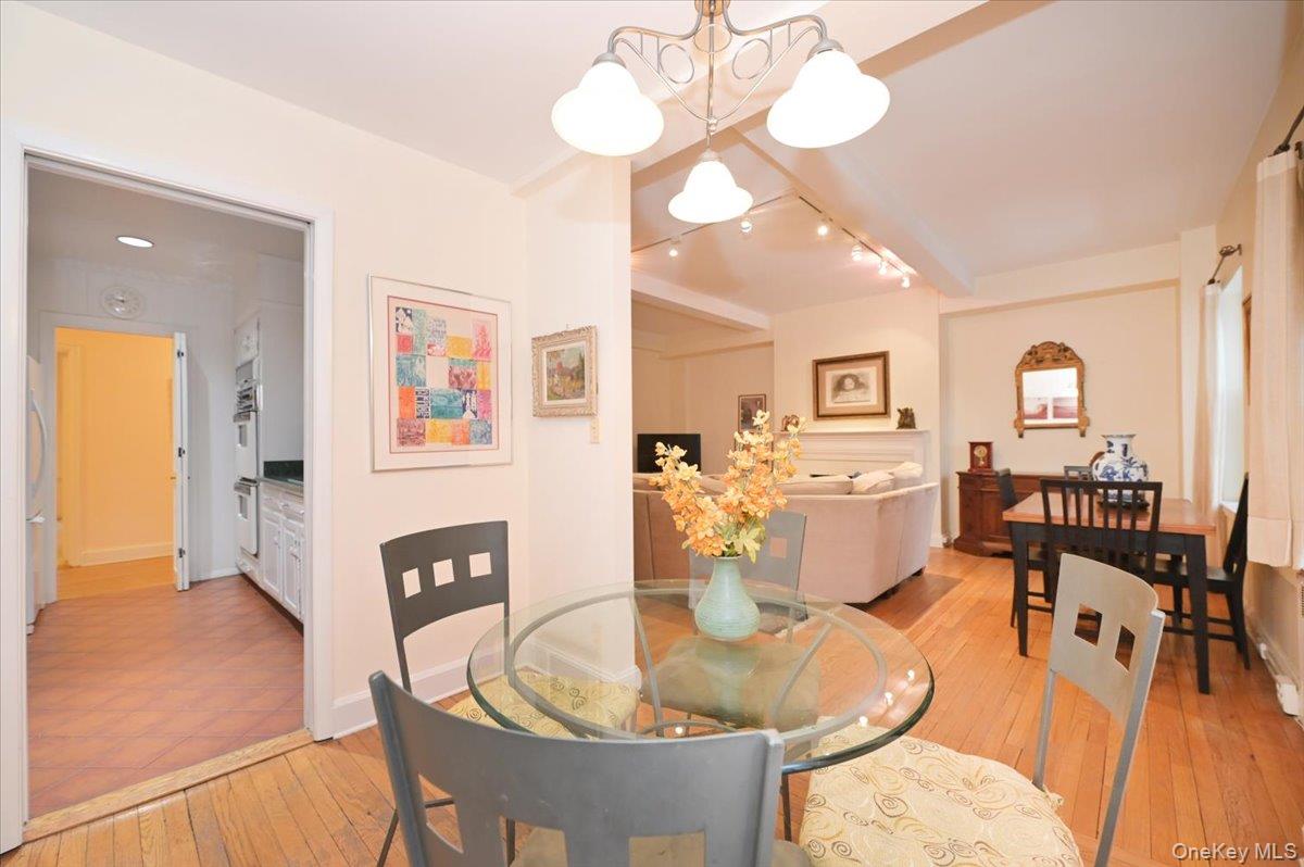 160 Middle Neck Road, Unit 2G Great Neck, NY 11021 - Photo 19 of 41 Breakfast Nook