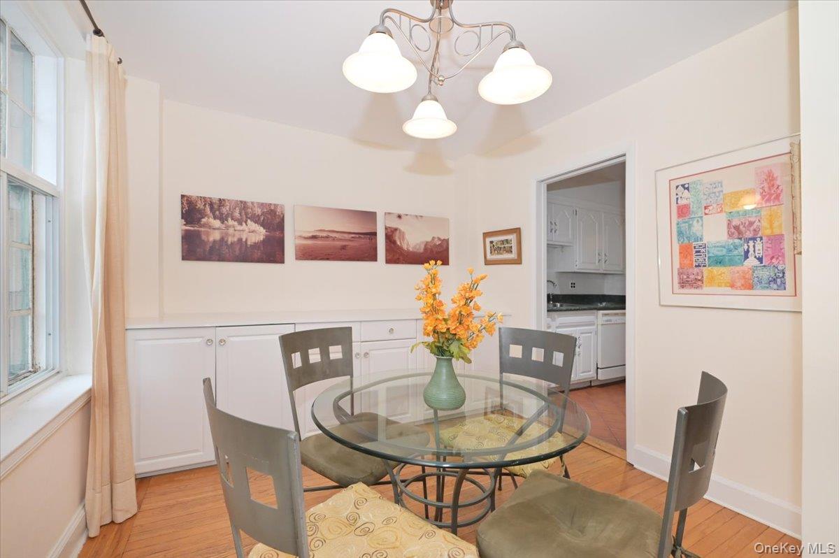 160 Middle Neck Road, Unit 2G Great Neck, NY 11021 - Photo 20 of 41 Breakfast Nook