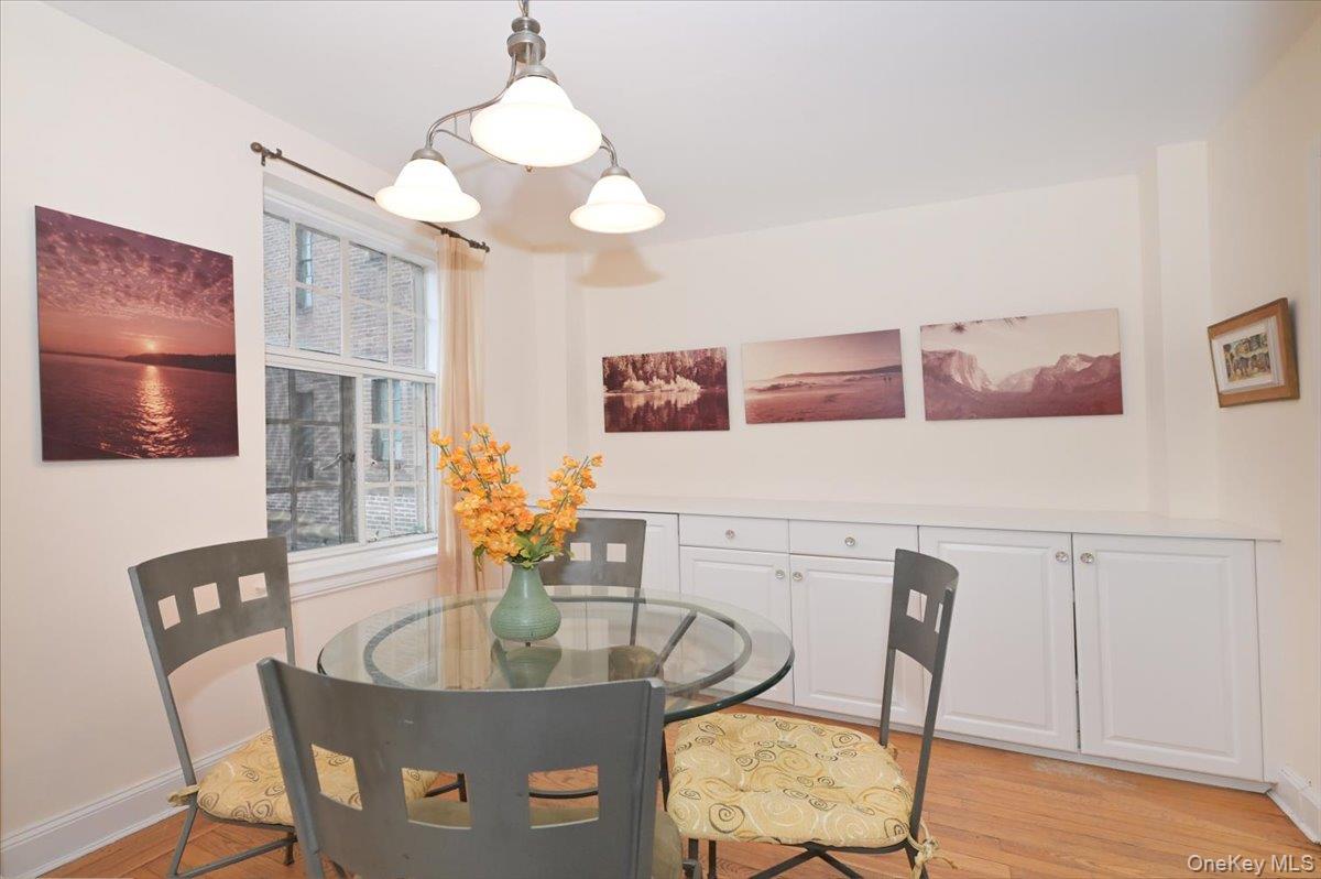 160 Middle Neck Road, Unit 2G Great Neck, NY 11021 - Photo 21 of 41 Breakfast Nook