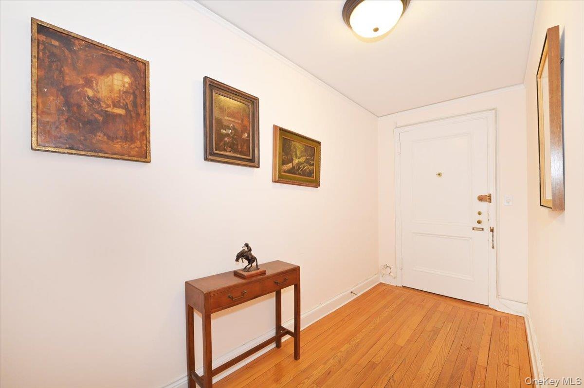 160 Middle Neck Road, Unit 2G Great Neck, NY 11021 - Photo 7 of 41 Entrance Foyer