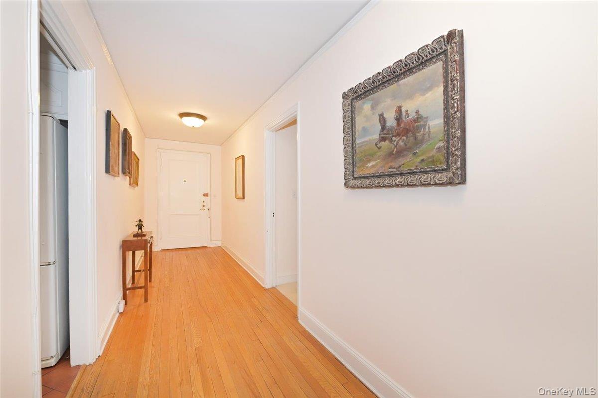 160 Middle Neck Road, Unit 2G Great Neck, NY 11021 - Photo 8 of 41 Entrance Foyer