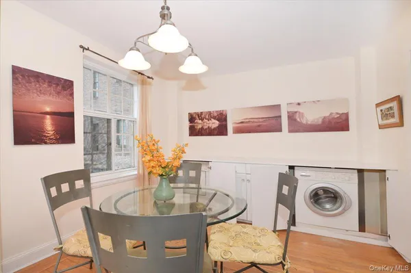 $688,000 | 160 Middle Neck Road, Unit 2G, Great Neck, NY 11021