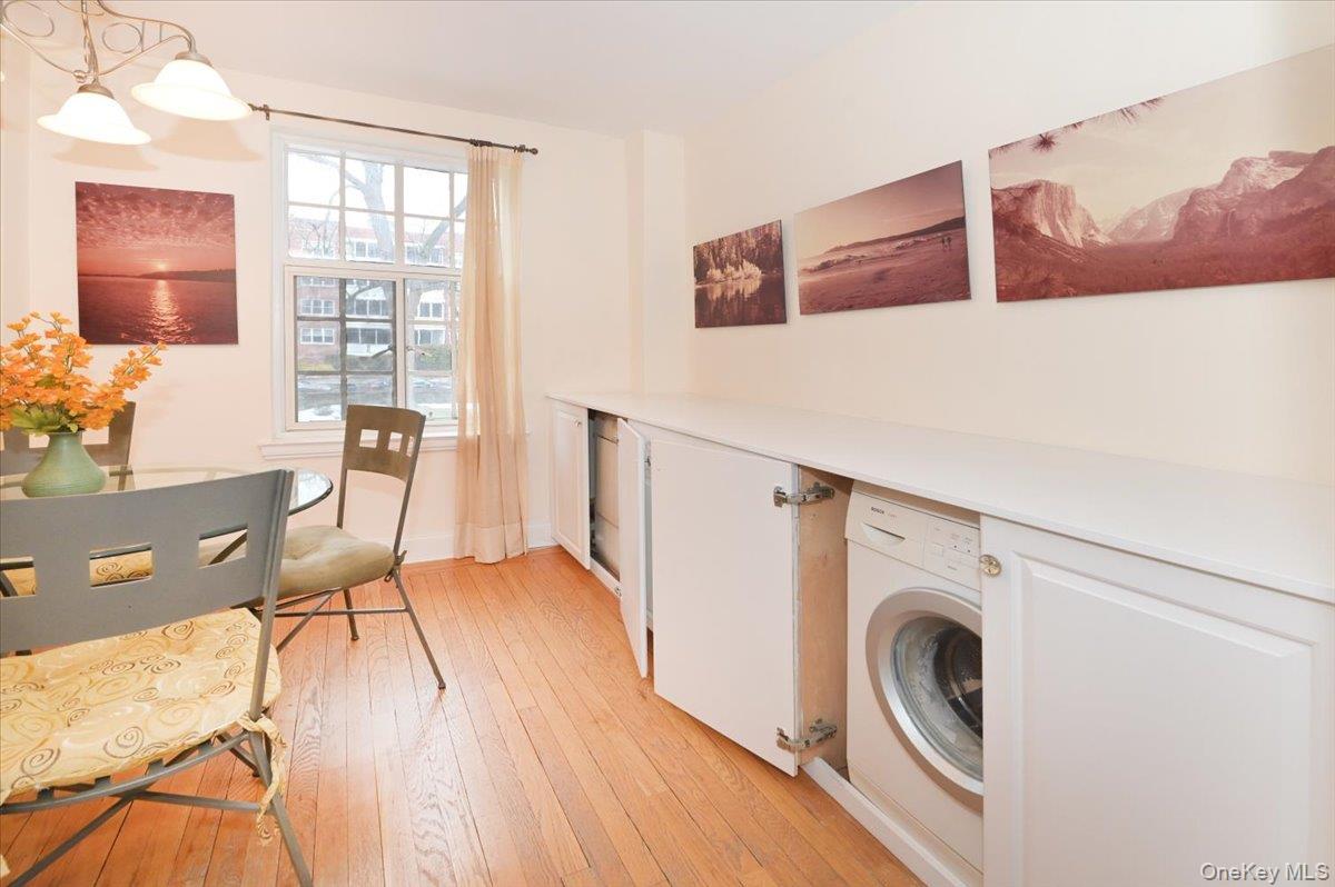 160 Middle Neck Road, Unit 2G Great Neck, NY 11021 - Photo 10 of 41 Washer-Dryer in Unit