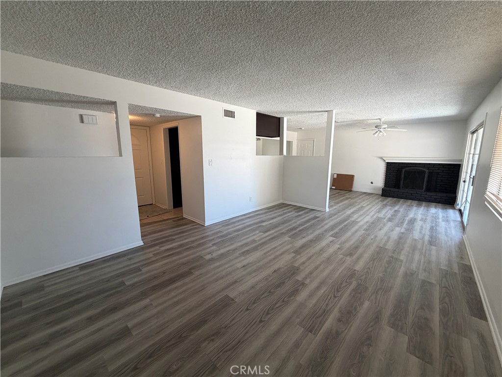 44261 Calston Avenue Lancaster, CA 93535 - Photo 4 of 37
