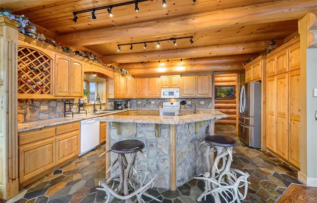 $1,950,000 | 34088 West 160th Street, Rayville, MO 64084