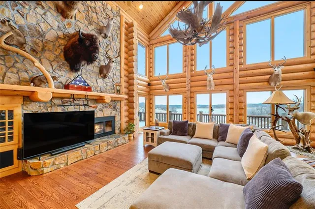 $1,800,000 | 34088 West 160th Street, Rayville, MO 64084