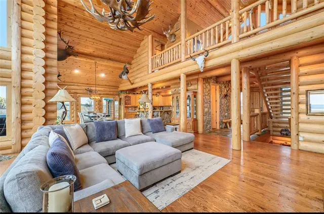 $1,950,000 | 34088 West 160th Street, Rayville, MO 64084