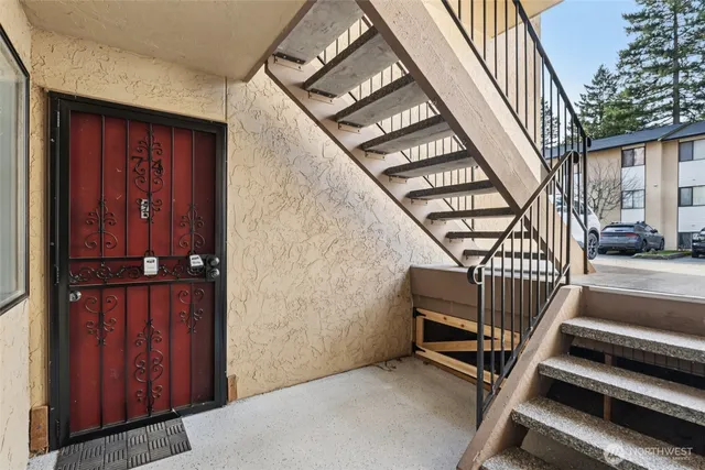 $500,000 | 16225 Northeast 12th Court, Unit F74, Bellevue, WA 98008